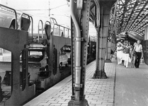 171925 Afbeelding van een autoslaaptrein op het N.S.-station 's -Hertogenbosch te 's-Hertogenbosch.